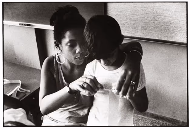 From Alas en la sombra album