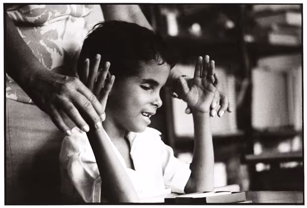 From Alas en la sombra album