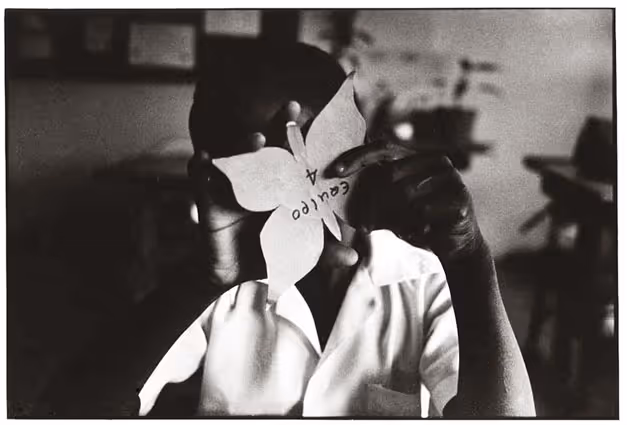 From Alas en la sombra album